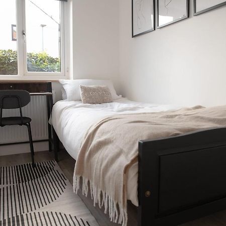 Dorset Stylish Apartment พูล ภายนอก รูปภาพ