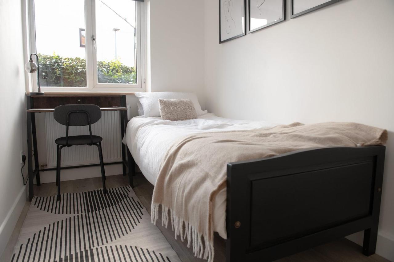 Dorset Stylish Apartment พูล ภายนอก รูปภาพ