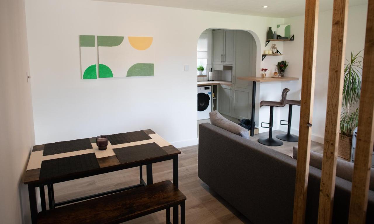Dorset Stylish Apartment พูล ภายนอก รูปภาพ