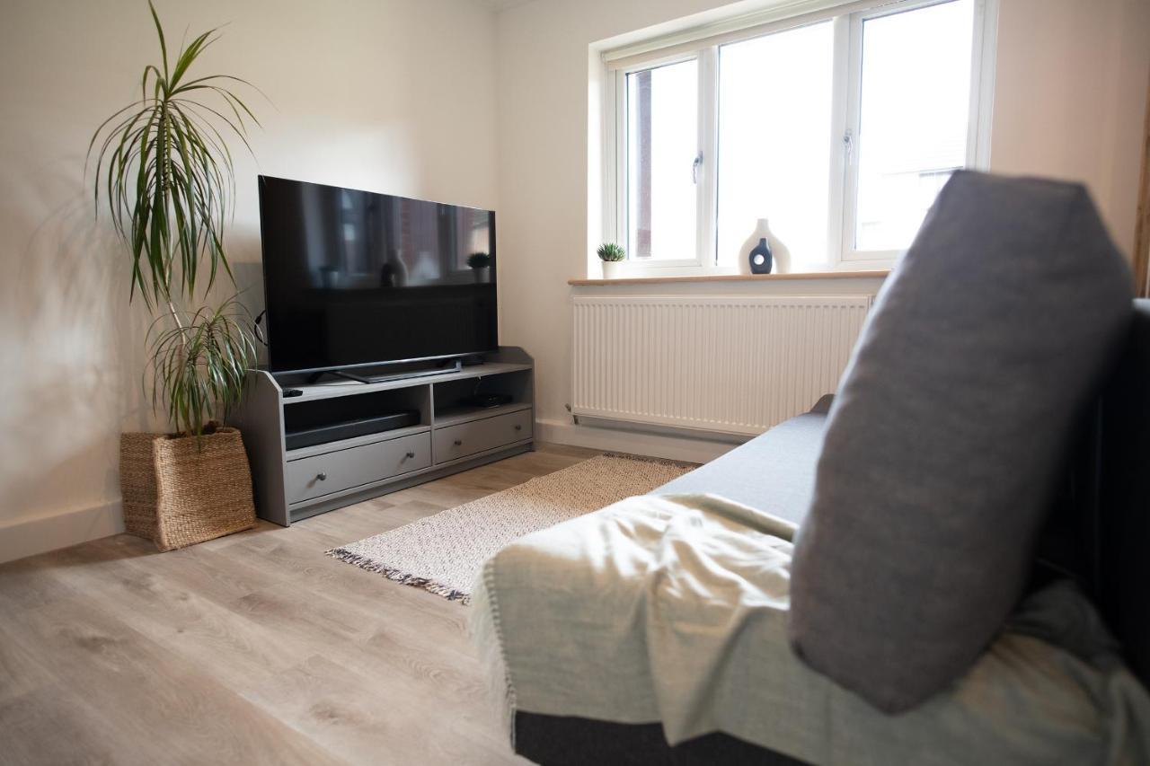 Dorset Stylish Apartment พูล ภายนอก รูปภาพ